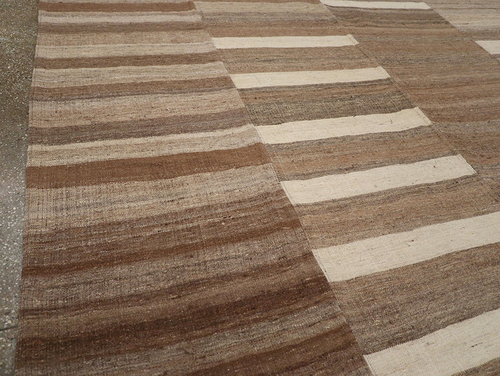 Vintage Turkish Flatweave Kilim Room Size Carpet, No.33093 - Staging