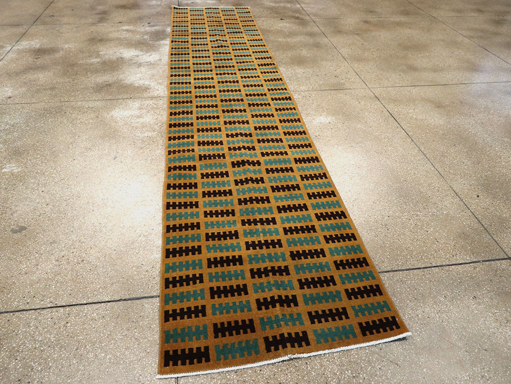 Vintage Turkish Anatolian Runner, No.33128 - Staging