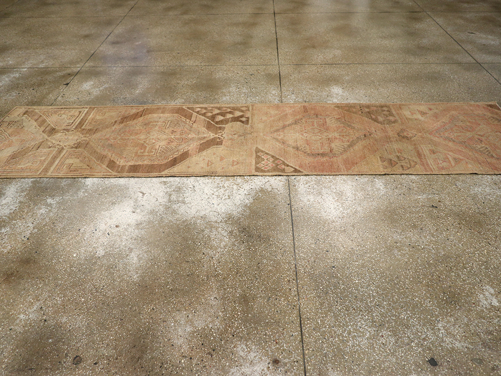 Vintage Turkish Anatolian Runner, No.33132 - Staging