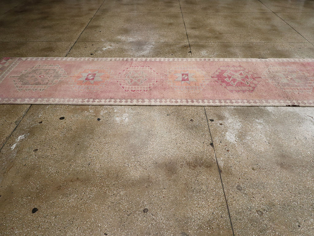 Vintage Turkish Anatolian Long Runner, No.33134 - Staging