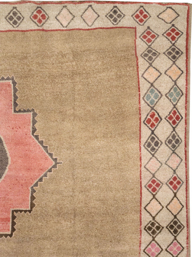 Vintage Turkish Anatolian Room Size Carpet, No.33196 - Staging