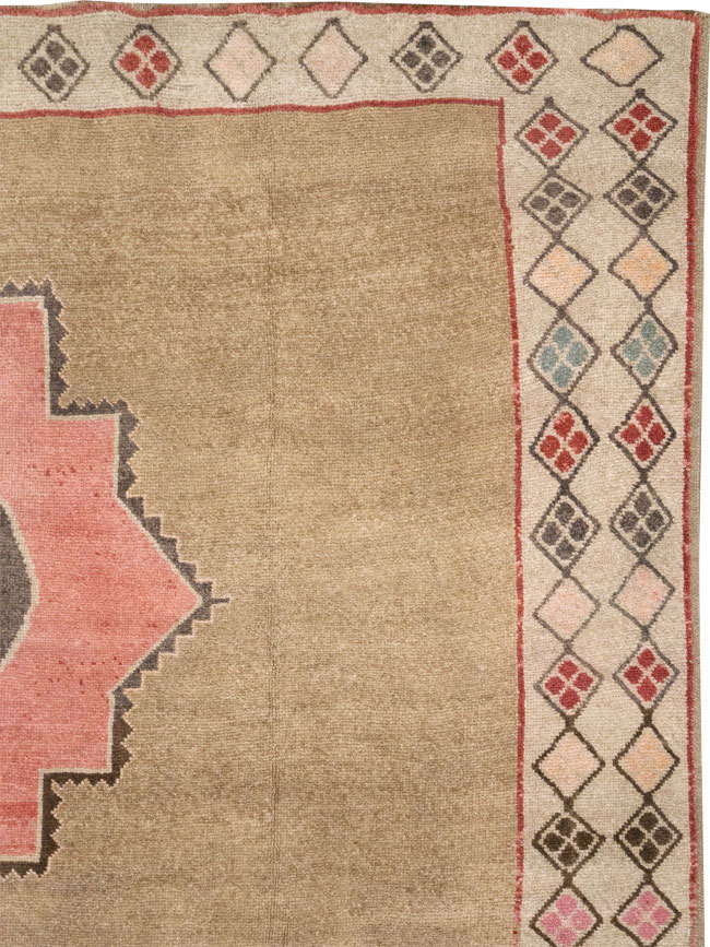 Vintage Turkish Anatolian Room Size Carpet, No.33196 - Staging