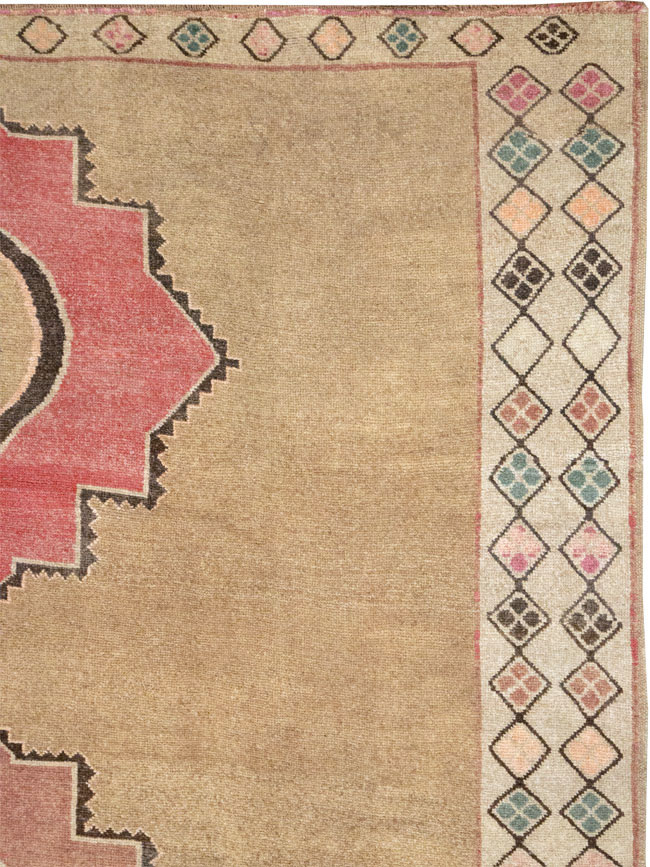 Vintage Turkish Anatolian Room Size Carpet, No.33196 - Staging