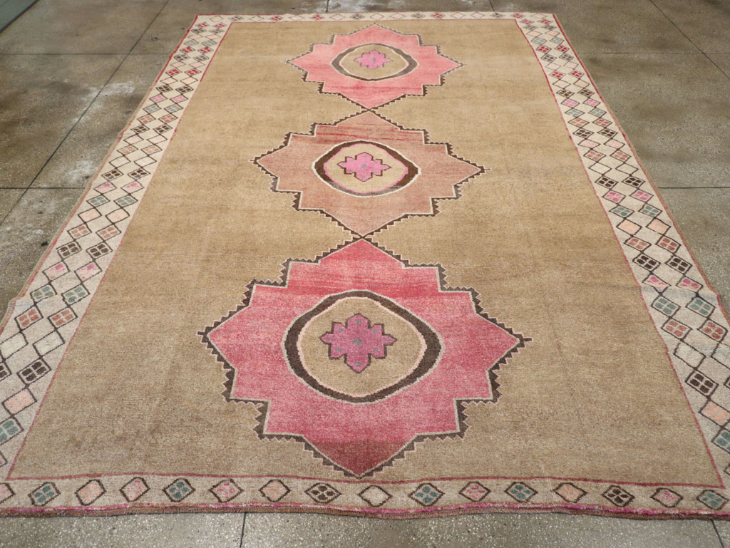 Vintage Turkish Anatolian Room Size Carpet, No.33196 - Staging
