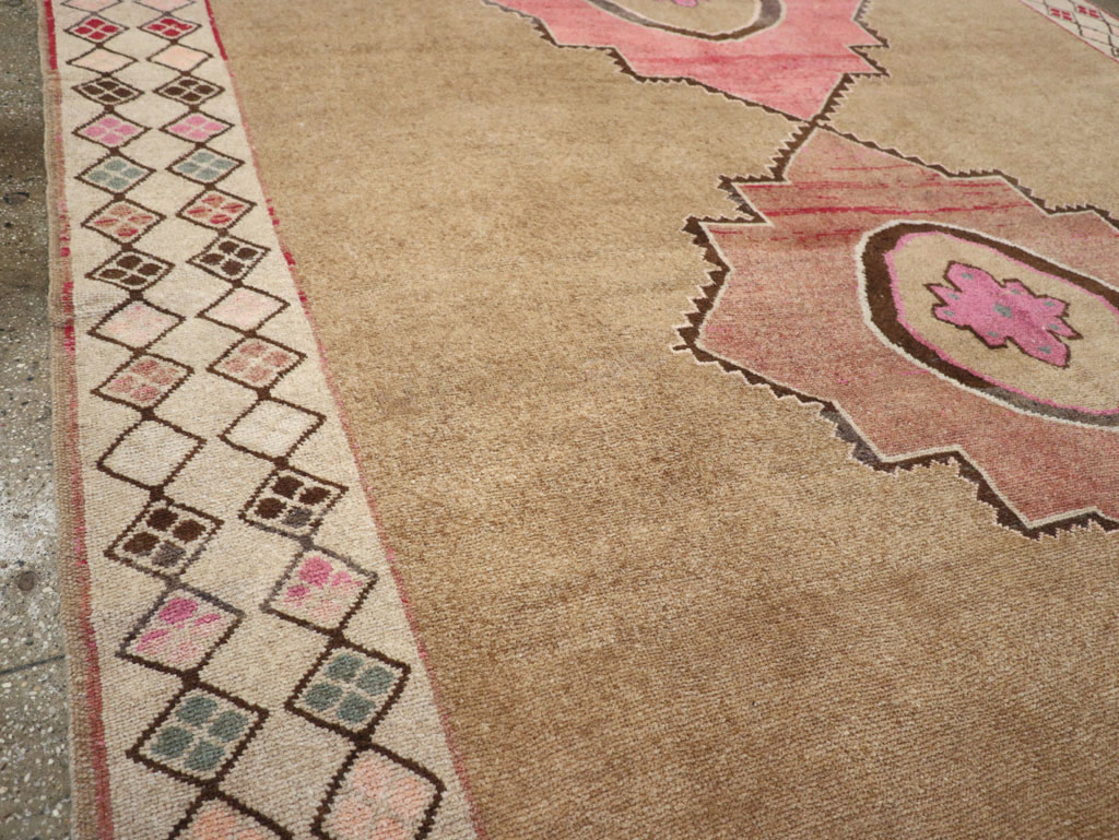 Vintage Turkish Anatolian Room Size Carpet, No.33196 - Staging