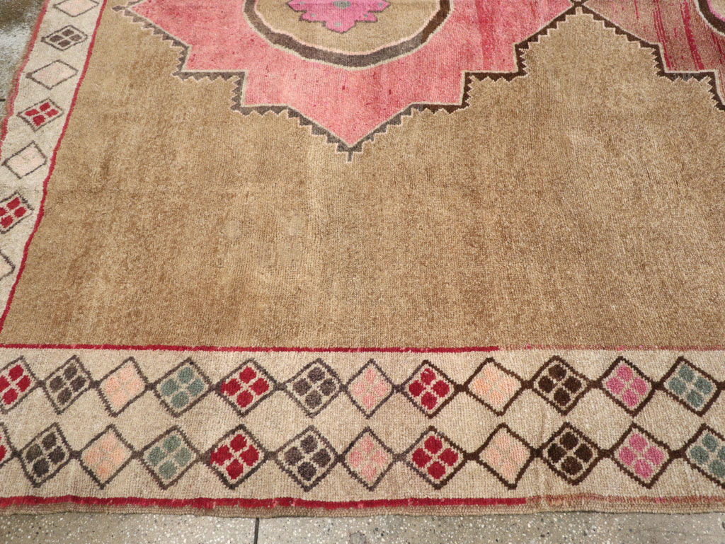 Vintage Turkish Anatolian Room Size Carpet, No.33196 - Staging