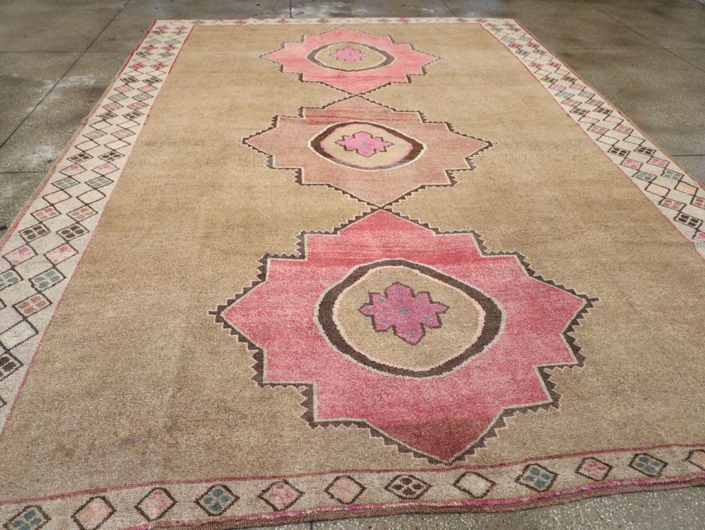 Vintage Turkish Anatolian Room Size Carpet, No.33196 - Staging