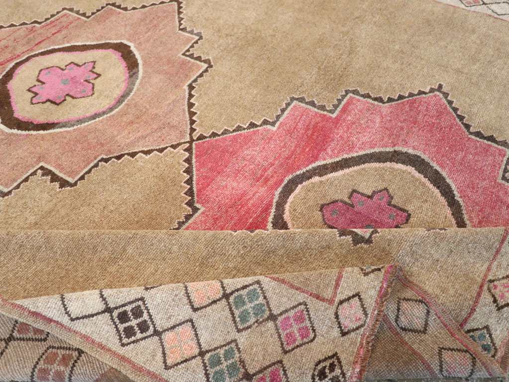 Vintage Turkish Anatolian Room Size Carpet, No.33196 - Staging