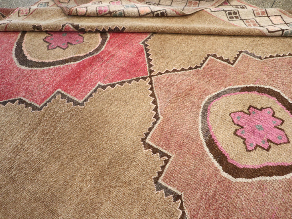 Vintage Turkish Anatolian Room Size Carpet, No.33196 - Staging