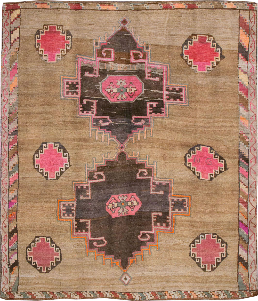 Vintage Turkish Anatolian Room Size Carpet, No.33198 - Staging