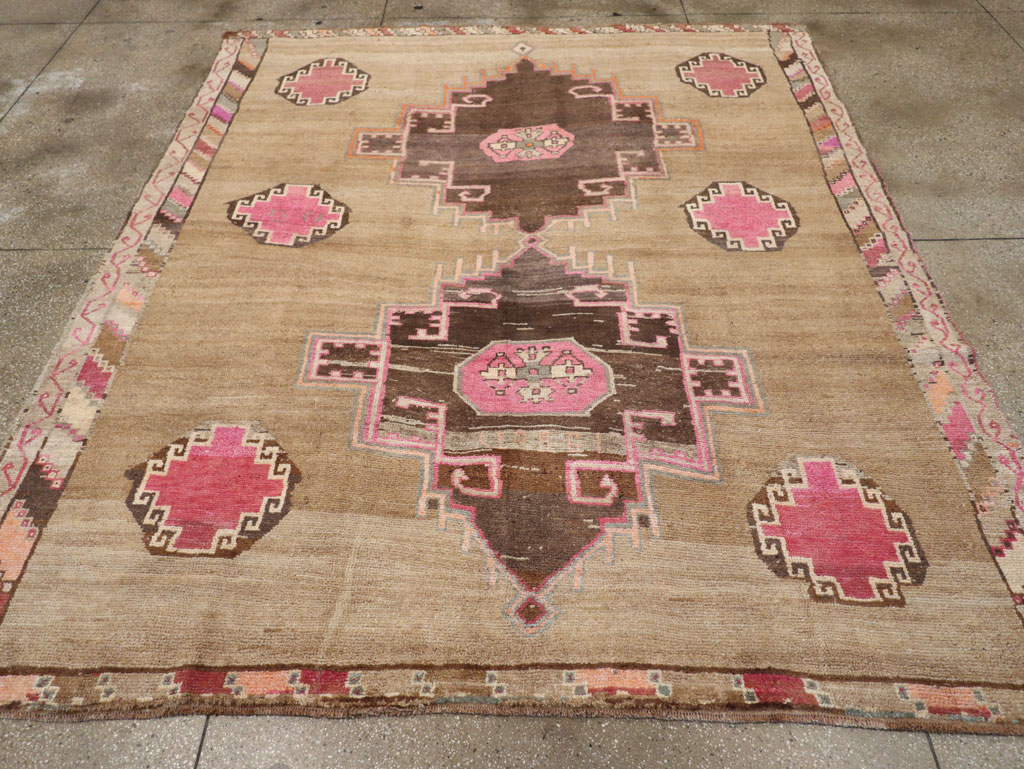 Vintage Turkish Anatolian Room Size Carpet, No.33198 - Staging