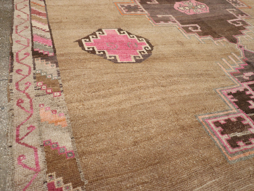 Vintage Turkish Anatolian Room Size Carpet, No.33198 - Staging