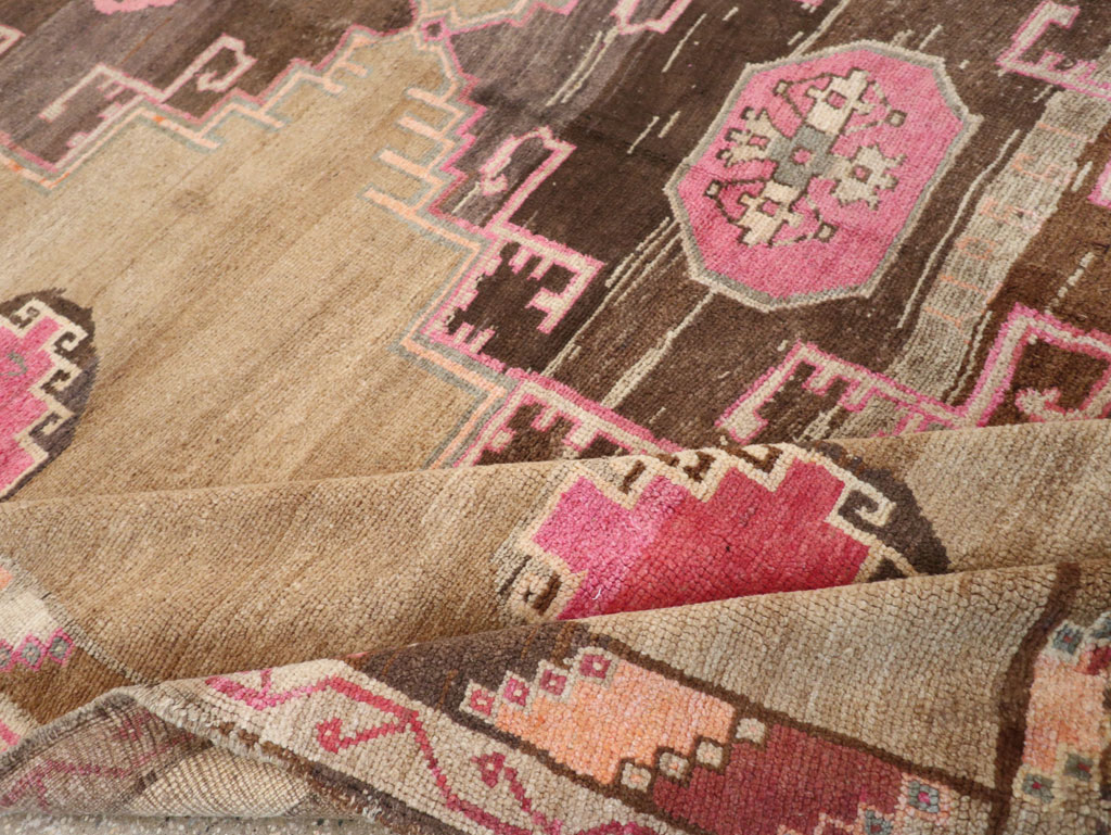 Vintage Turkish Anatolian Room Size Carpet, No.33198 - Staging