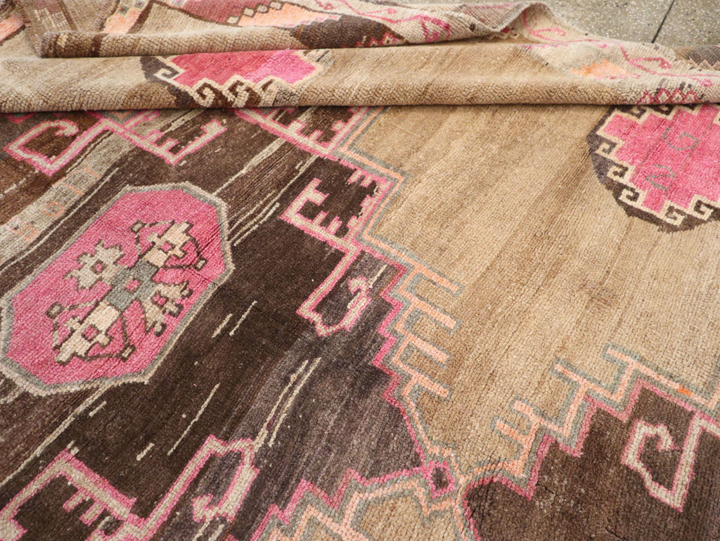 Vintage Turkish Anatolian Room Size Carpet, No.33198 - Staging