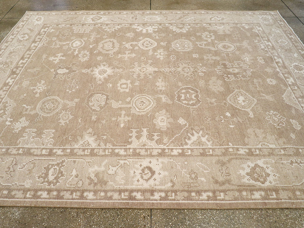 Modern Turkish Oushak Accent Carpet, No.33213 - Staging