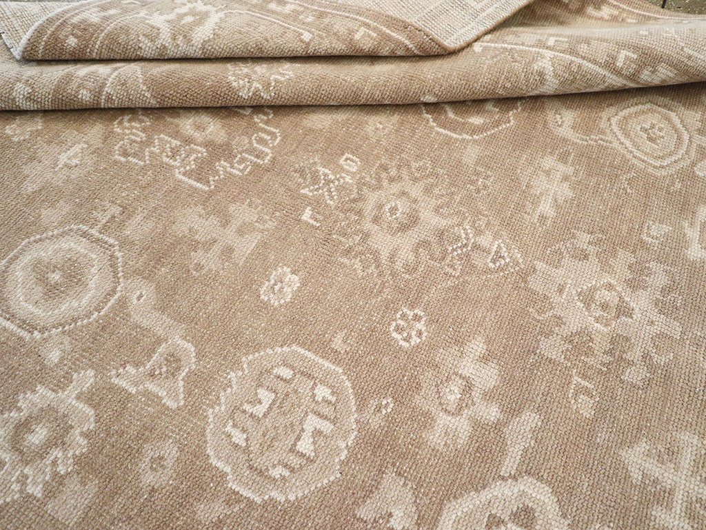 Modern Turkish Oushak Accent Carpet, No.33213 - Staging