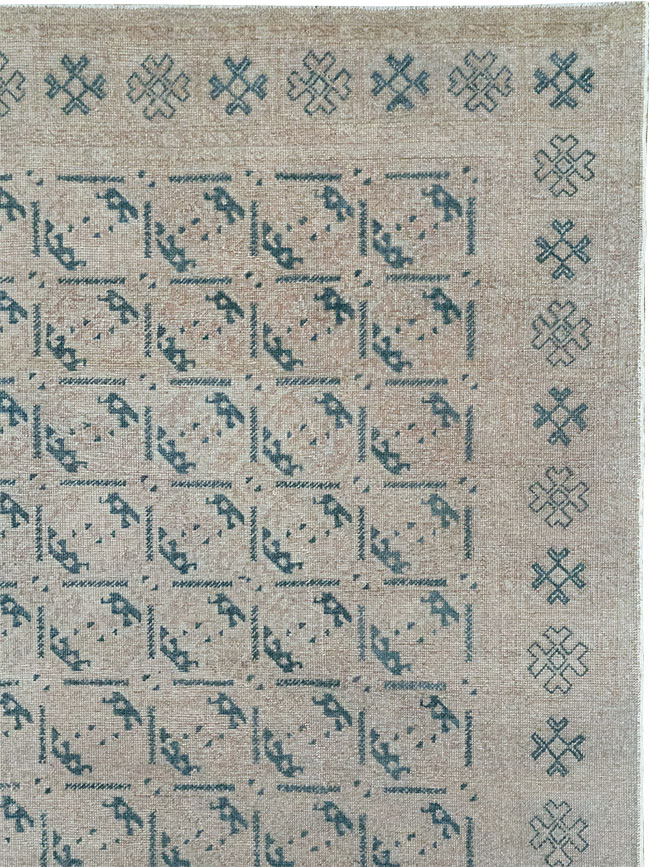 Vintage Turkish Anatolian Room Size Carpet, No.33238 - Staging