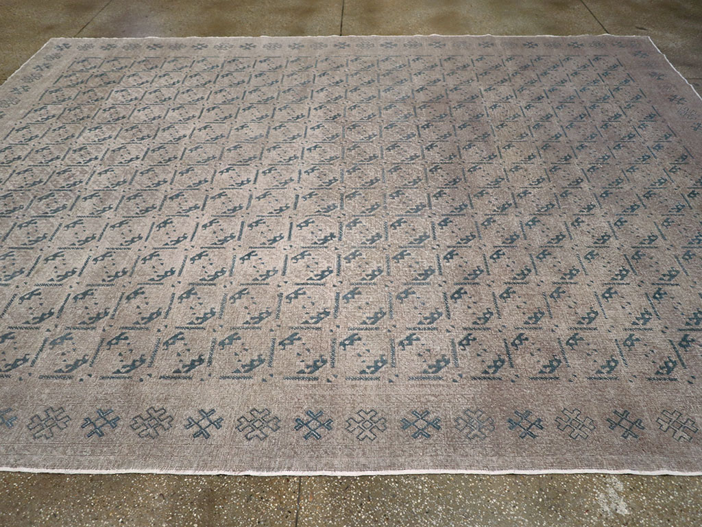 Vintage Turkish Anatolian Room Size Carpet, No.33238 - Staging