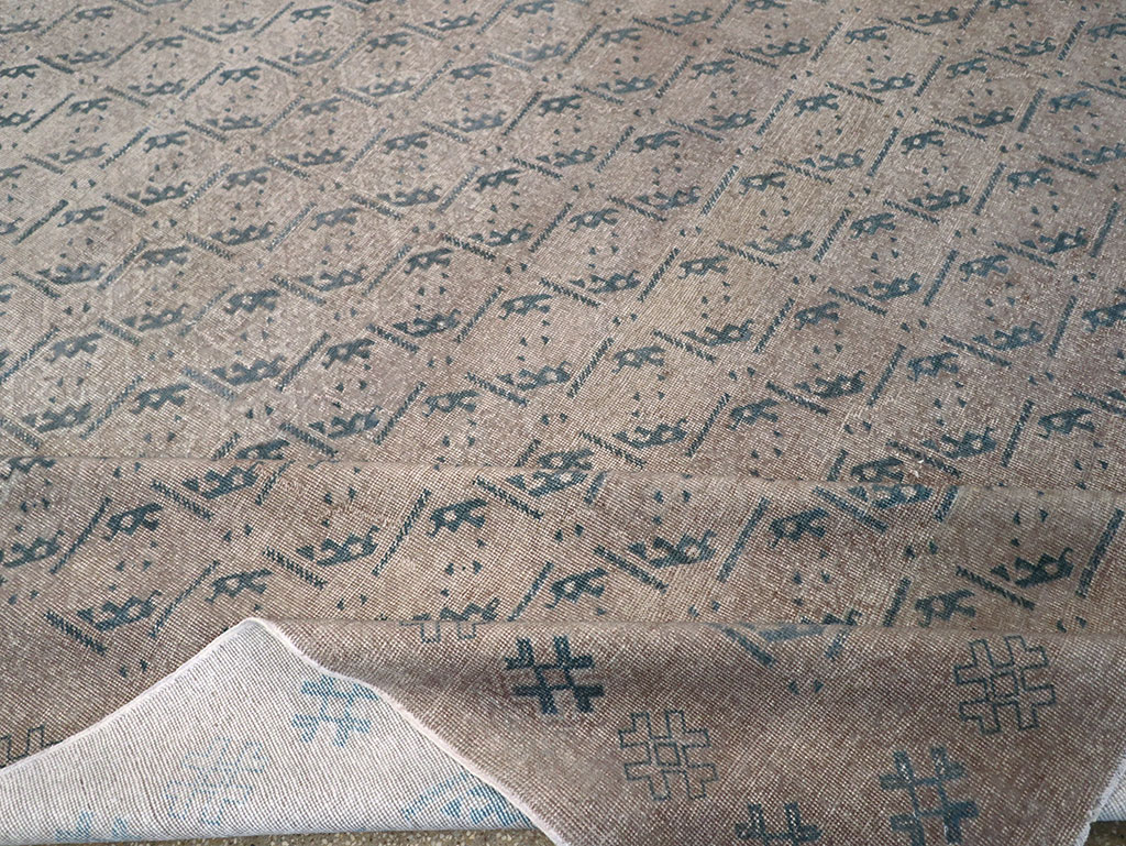 Vintage Turkish Anatolian Room Size Carpet, No.33238 - Staging