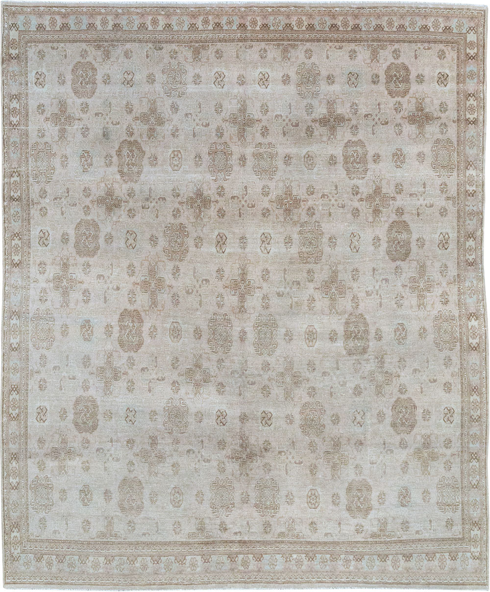 Vintage Turkish Anatolian Accent Rug, No.33246 - Staging