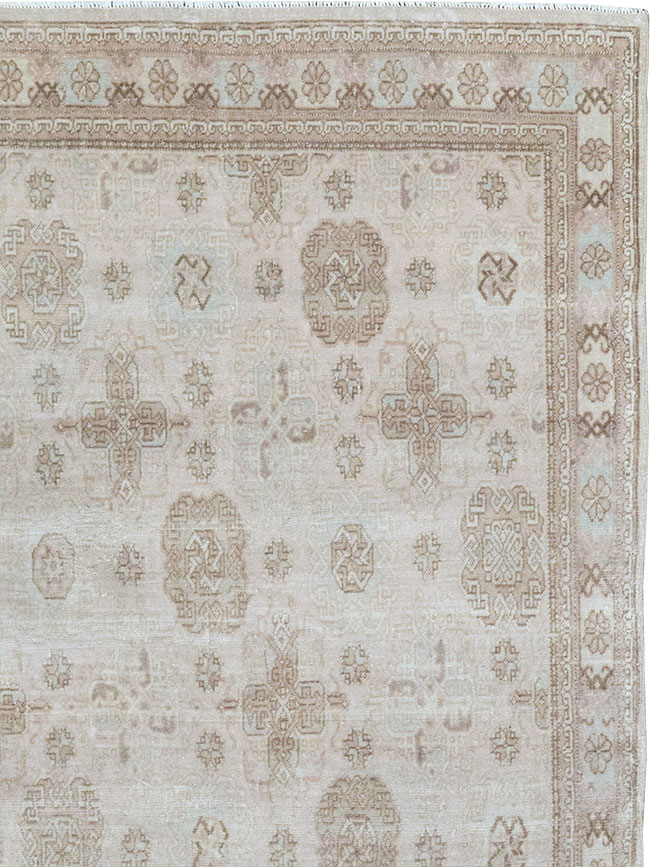 Vintage Turkish Anatolian Accent Rug, No.33246 - Staging