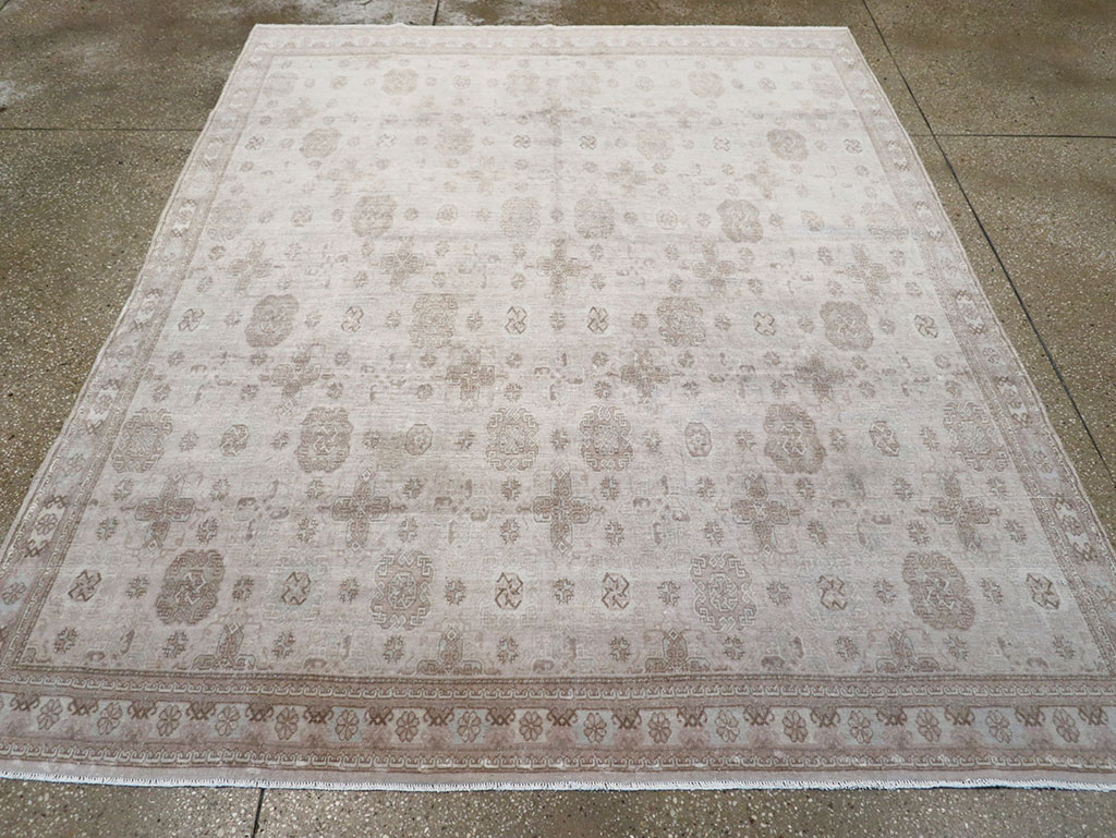Vintage Turkish Anatolian Accent Rug, No.33246 - Staging