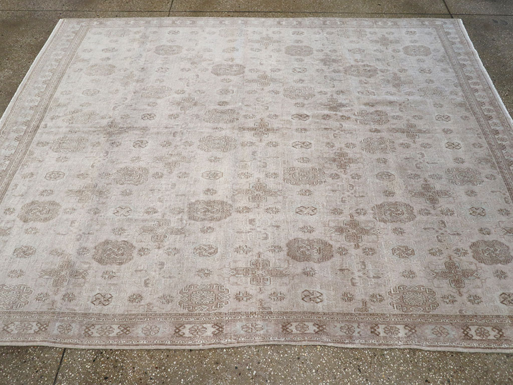 Vintage Turkish Anatolian Accent Rug, No.33246 - Staging