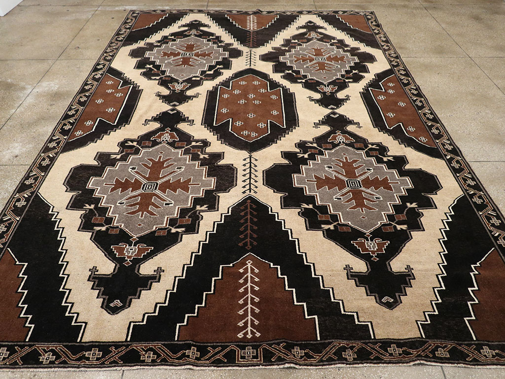 Vintage Turkish Anatolian Large Room Size Carpet, No.33255 - Staging