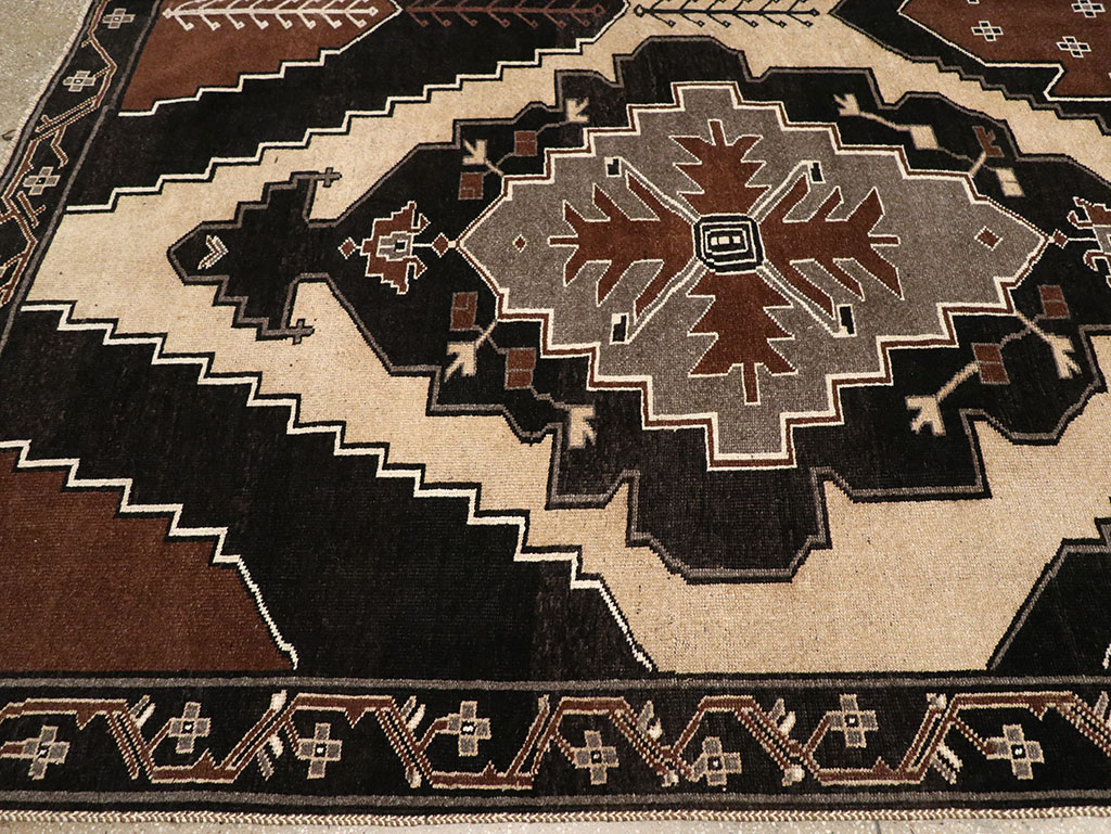 Vintage Turkish Anatolian Large Room Size Carpet, No.33255 - Staging