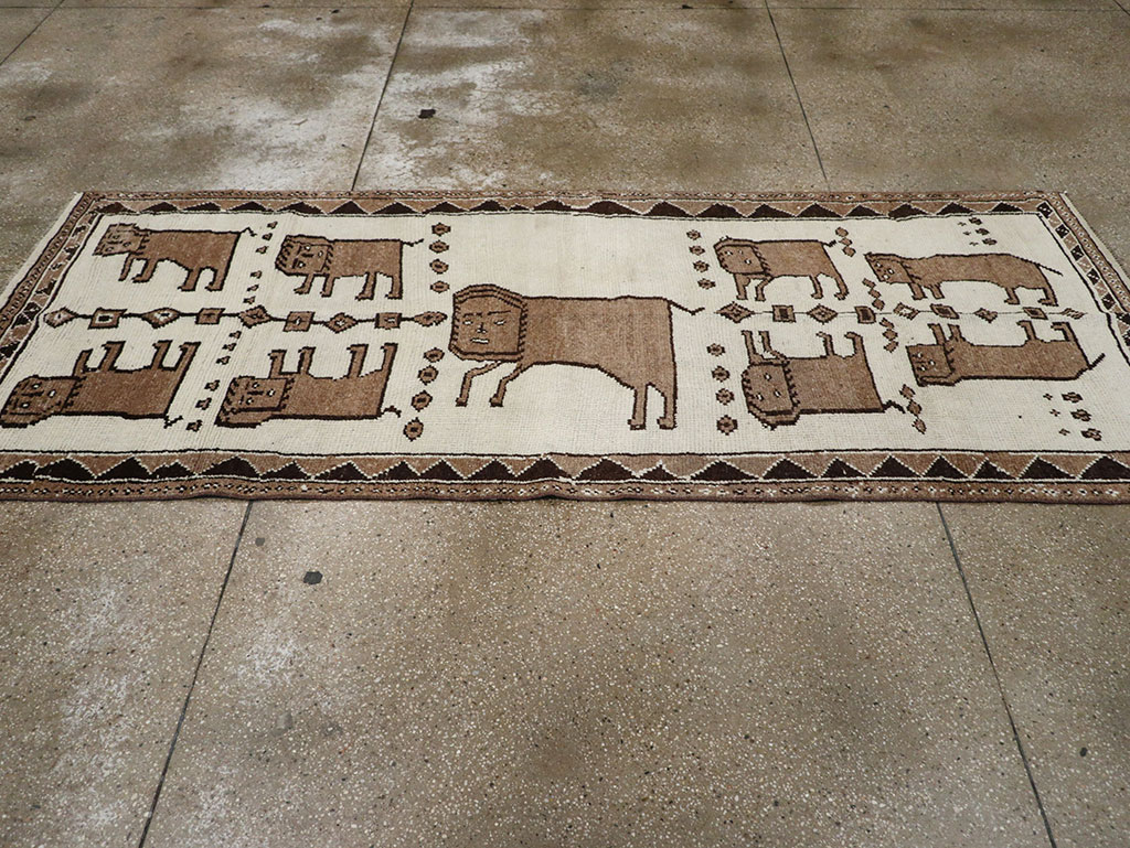 Vintage Turkish Anatolian Pictorial Runner, No.33265 - Staging