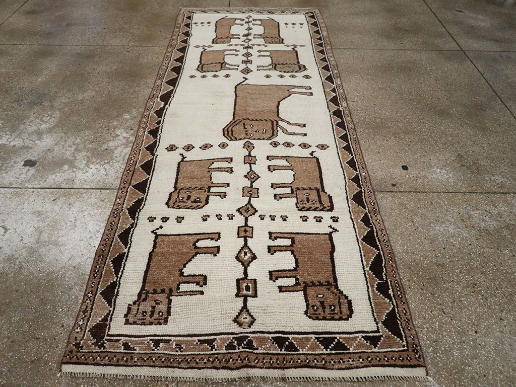 Vintage Turkish Anatolian Pictorial Runner, No.33265 - Staging