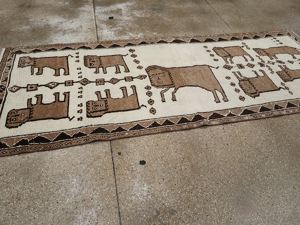 Vintage Turkish Anatolian Pictorial Runner, No.33265 - Staging