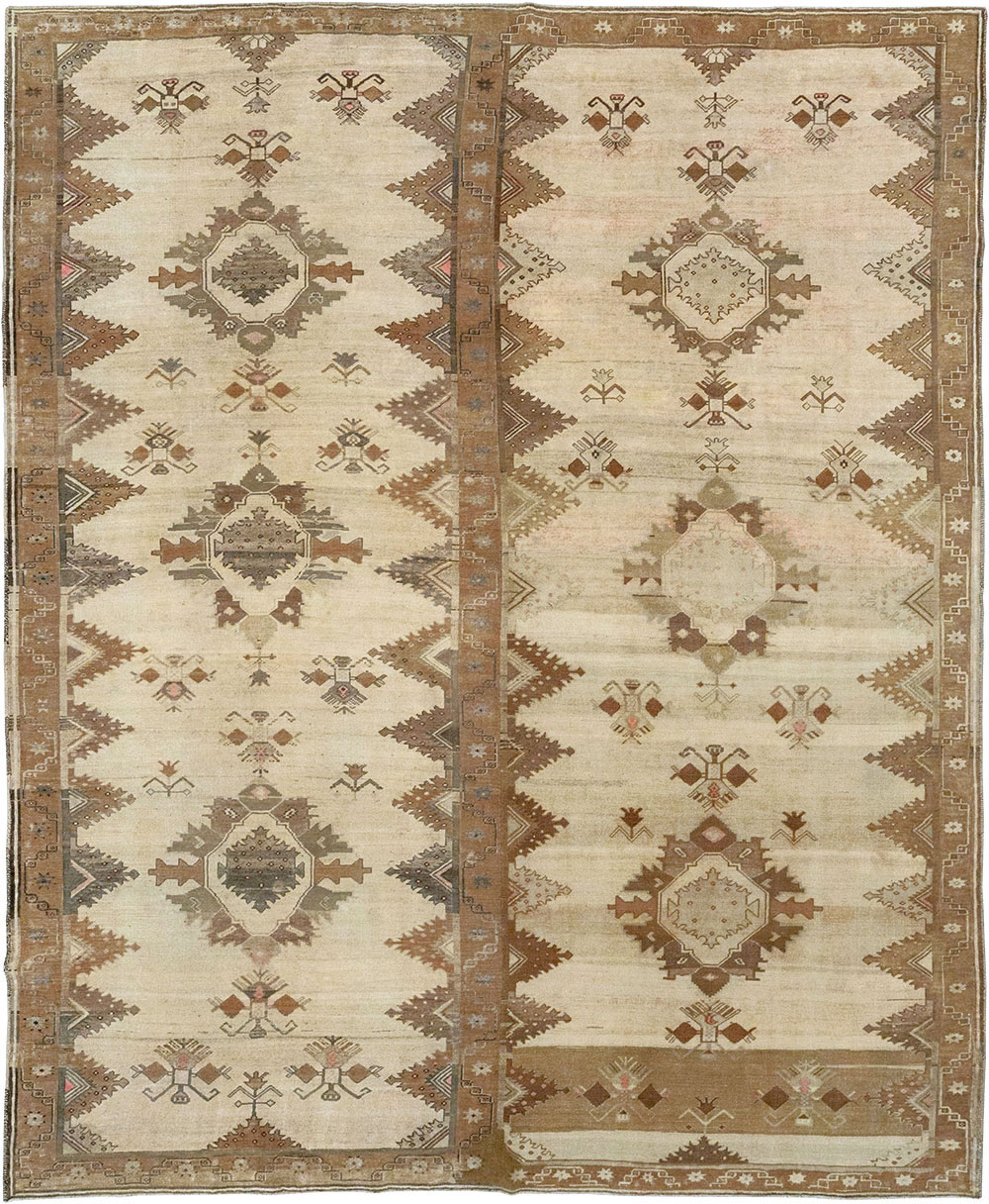 Vintage Turkish Anatolian Room Size Carpet, No.33273 - Staging