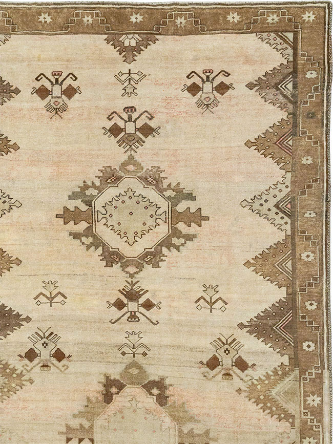 Vintage Turkish Anatolian Room Size Carpet, No.33273 - Staging
