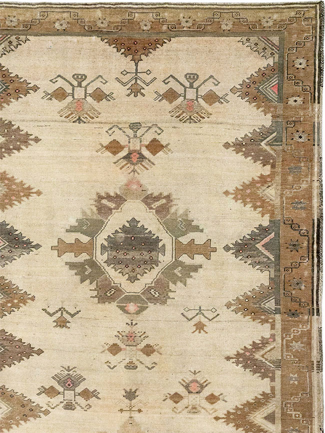 Vintage Turkish Anatolian Room Size Carpet, No.33273 - Staging