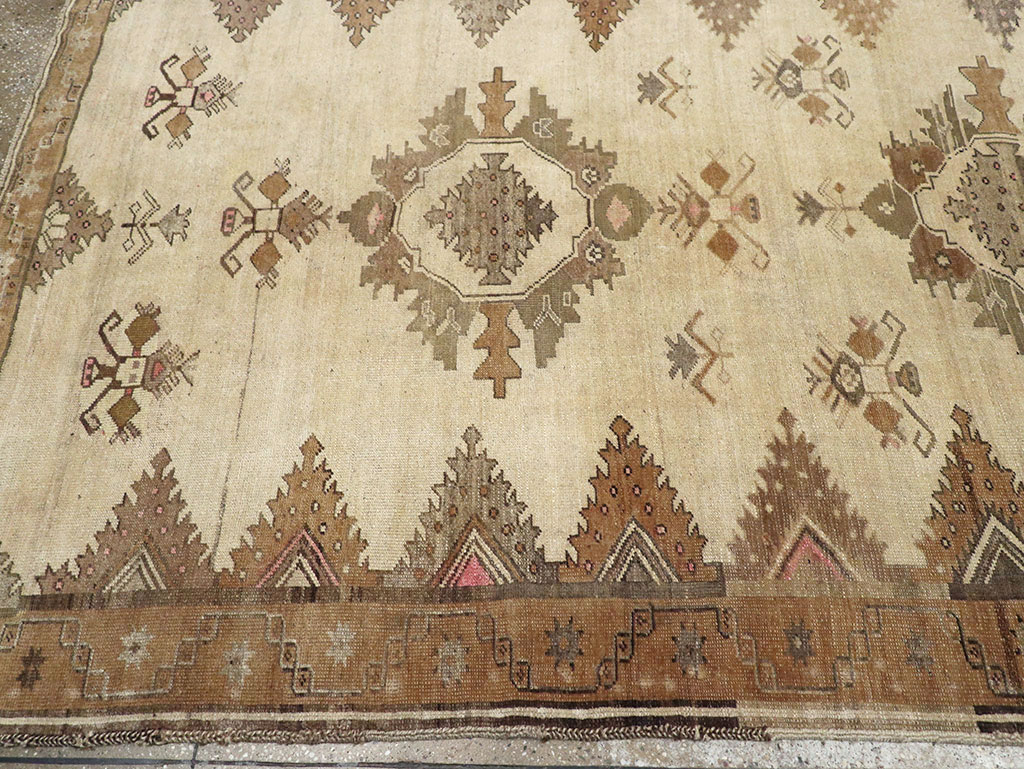 Vintage Turkish Anatolian Room Size Carpet, No.33273 - Staging