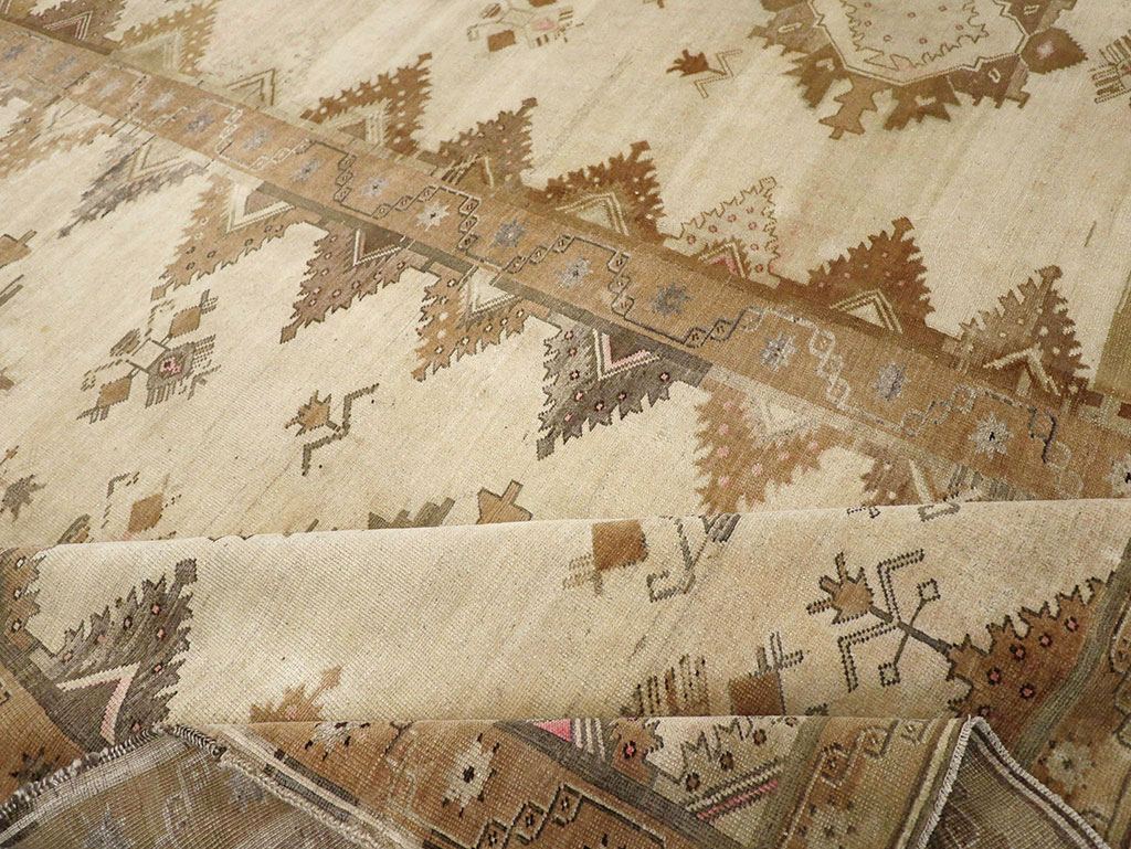 Vintage Turkish Anatolian Room Size Carpet, No.33273 - Staging