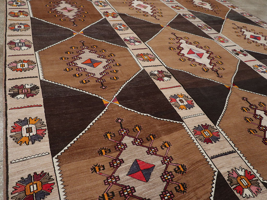 Vintage Turkish Anatolian Room Size Carpet, No.33275 - Staging