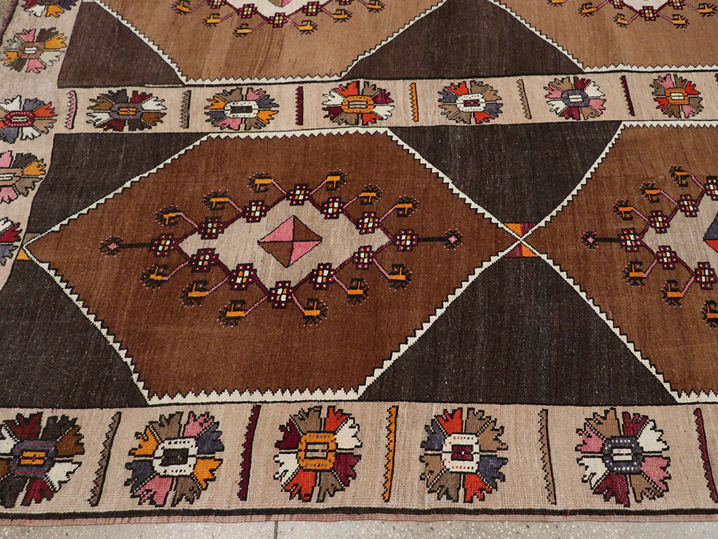 Vintage Turkish Anatolian Room Size Carpet, No.33275 - Staging