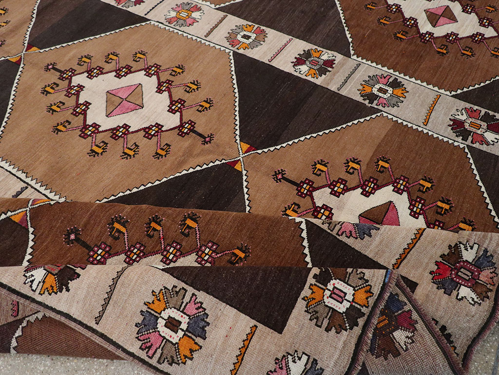 Vintage Turkish Anatolian Room Size Carpet, No.33275 - Staging