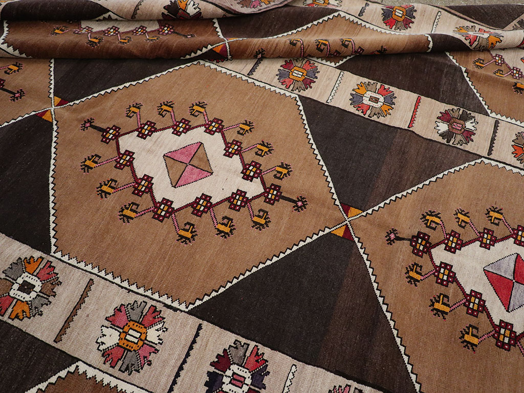 Vintage Turkish Anatolian Room Size Carpet, No.33275 - Staging