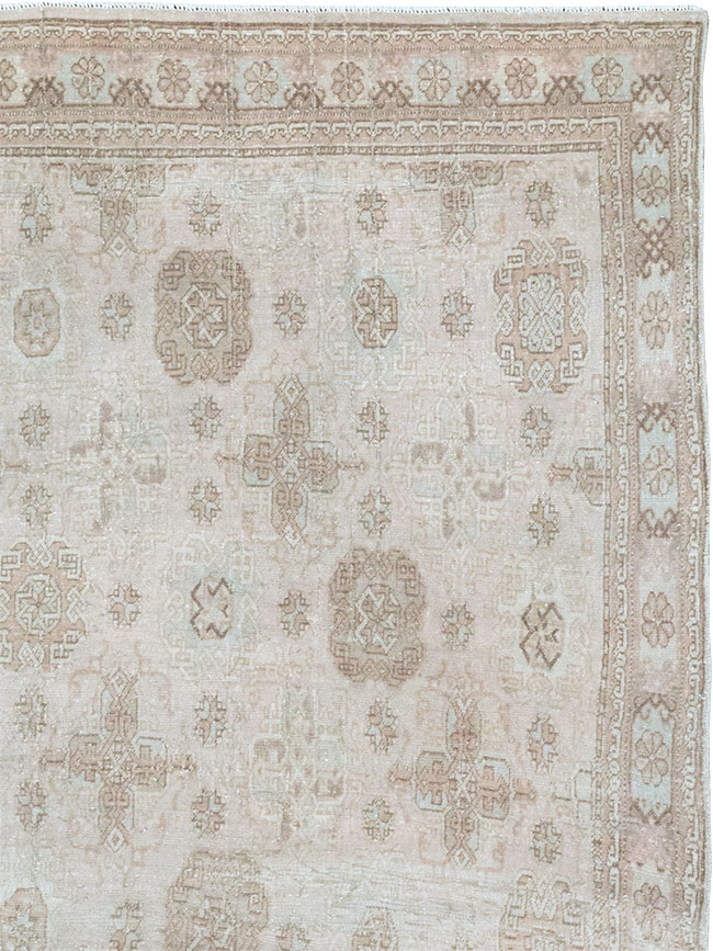 Vintage Turkish Anatolian Accent Rug, No.33278 - Staging