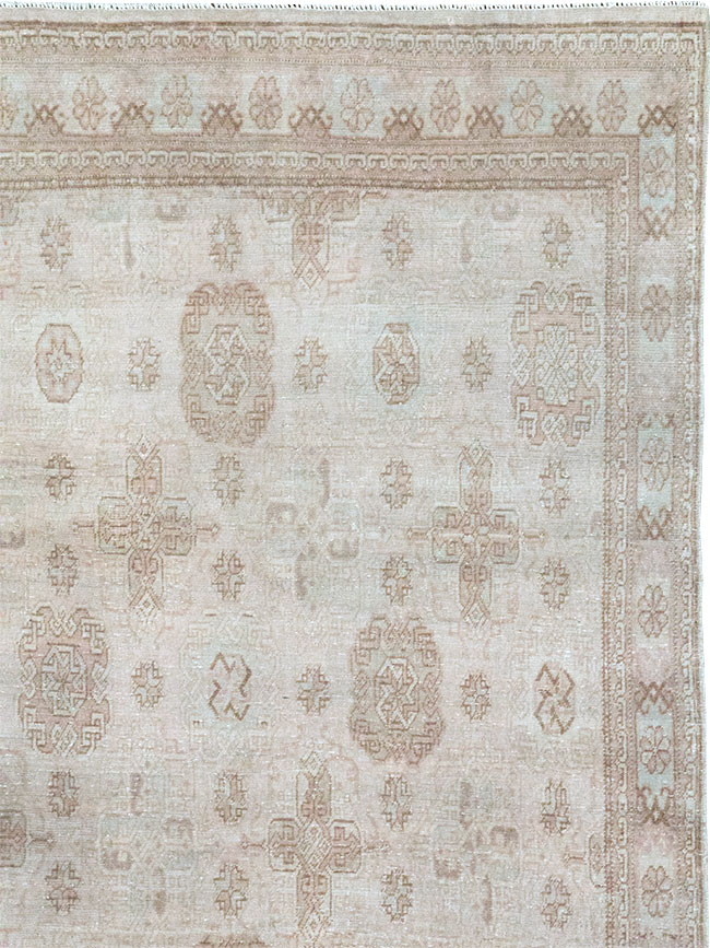 Vintage Turkish Anatolian Accent Rug, No.33278 - Staging