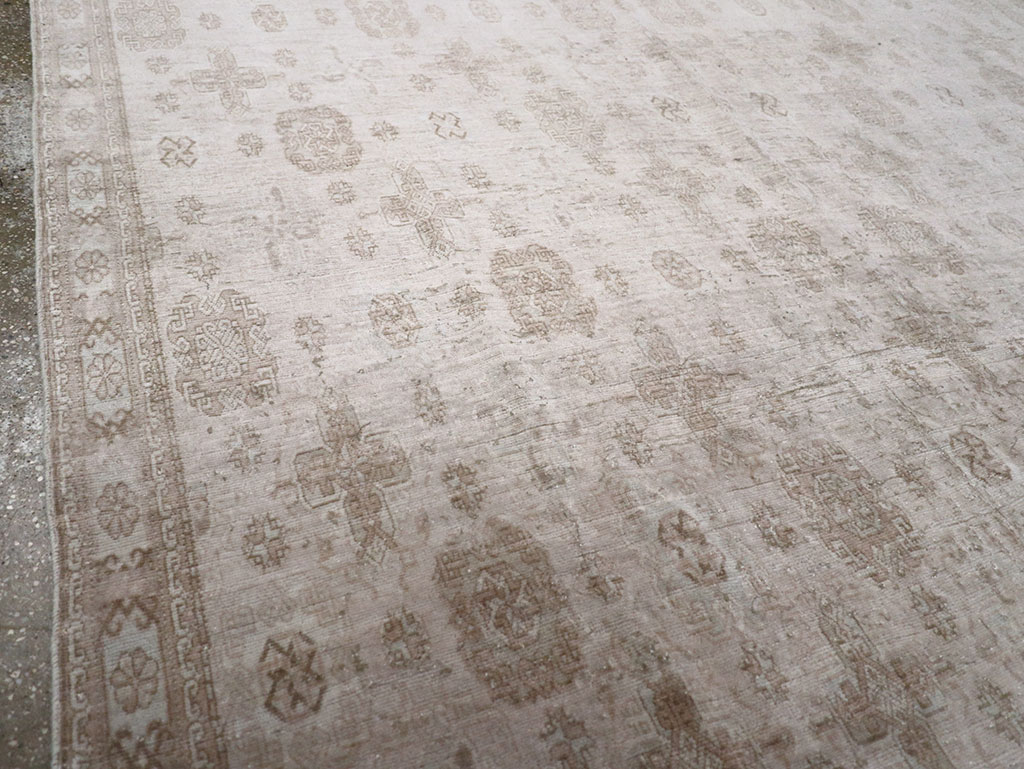 Vintage Turkish Anatolian Accent Rug, No.33278 - Staging