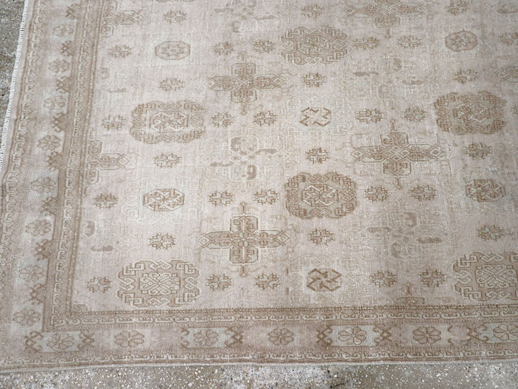 Vintage Turkish Anatolian Accent Rug, No.33278 - Staging