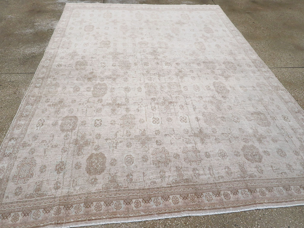 Vintage Turkish Anatolian Accent Rug, No.33278 - Staging