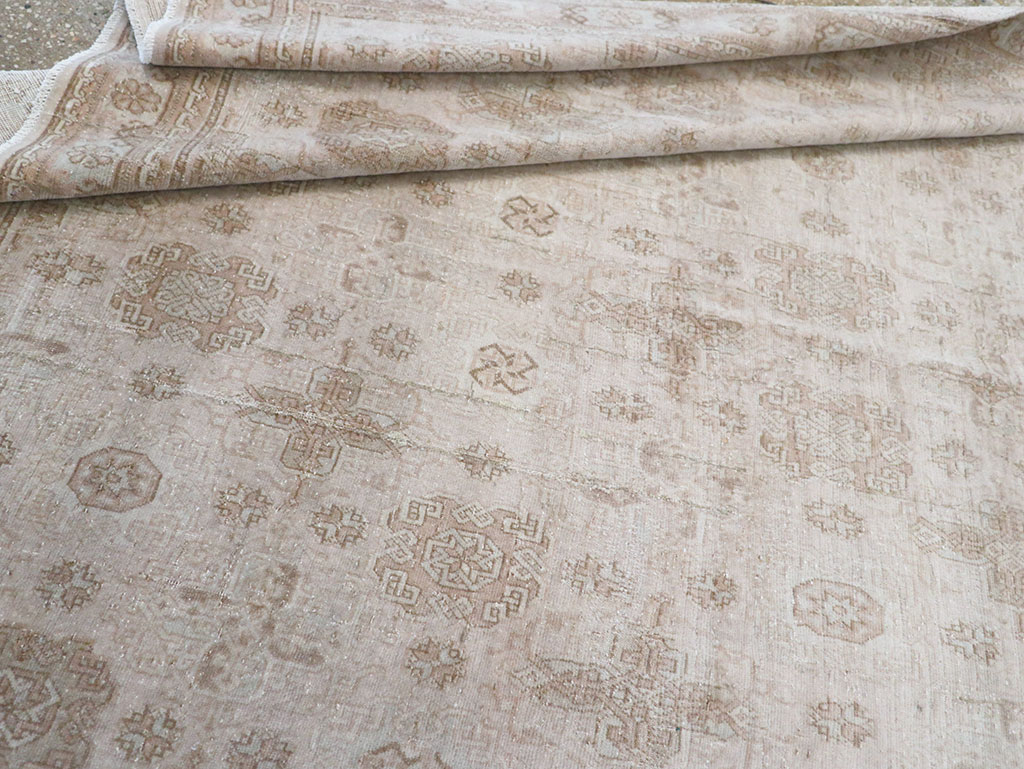 Vintage Turkish Anatolian Accent Rug, No.33278 - Staging