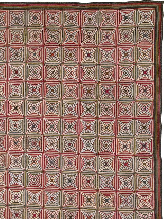 Modern Ecuadorian Hooked Rug in the American Style, No.33322 - Staging