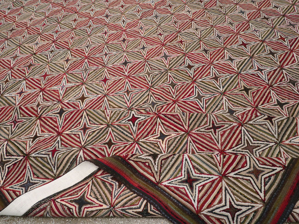 Modern Ecuadorian Hooked Rug in the American Style, No.33322 - Staging