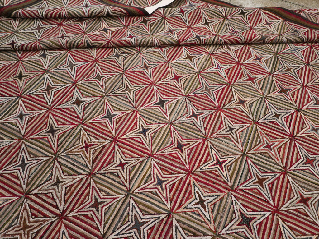 Modern Ecuadorian Hooked Rug in the American Style, No.33322 - Staging